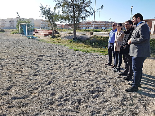 El Ayuntamiento de Roquetas remodela las pistas deportivas de las 200 Viviendas