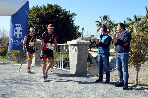 Manuel Jesús Díaz, en Absoluto, y Carlos García, en Infantil, ganan la II Marcha Nórdica en Almería