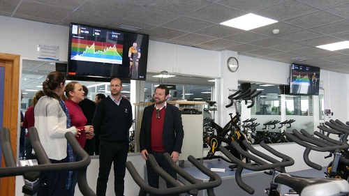 En servicio la nueva sala de spinning virtual de la Piscina de Adra