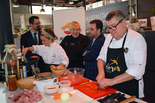 Los gurullos en el showcooking del Premio Repsol en el Mercado Central