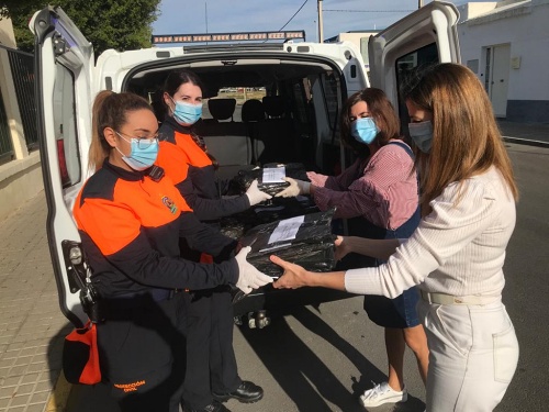 Entrega de material escolar a 209 familias ejidenses