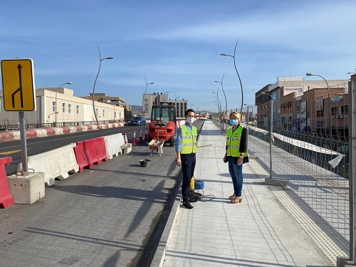 Recta final de las obras del carril bici en la Avenida del Mediterráneo