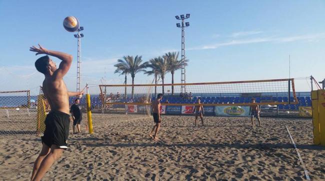 Vóley, pádel y tenis, autorizado desde hoy en las playas de Almería