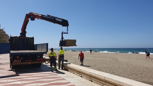 El Ayuntamiento comienza la instalación de las pasarelas en las playas