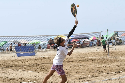 La EDM Beach Tennis Almería, traslada el tenis y el pádel a las pistas del Complejo Deportivo El Toyo