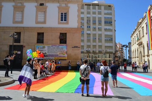 Almería levanta la voz por los derechos del Colectivo LGTBI