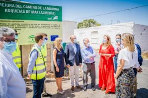 Crespo visita el Camino de la Marina de Roquetas tras las mejoras de la Junta