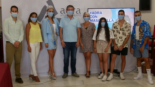 Los 'influencers' locales difunden la campaña 'Adra con mascarilla'