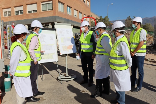 La ampliación del Hospital de Poniente permitirán renovar las áreas de UCI y Urgencias