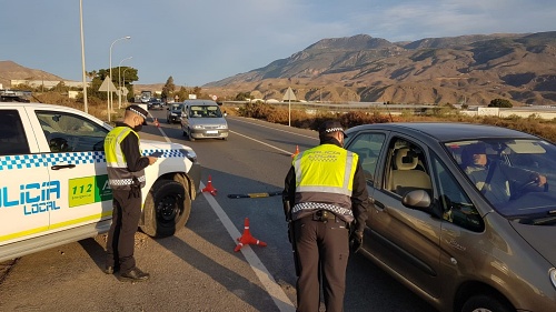 La Policía Local establece dispositivos para controlar los accesos a El Ejido