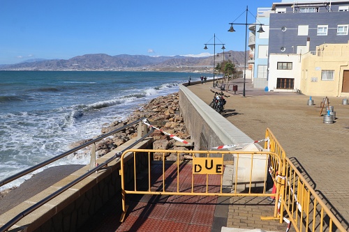 El Ejido exige a Costas una solución definitiva para las playas de Balerma y Guardias Viejas