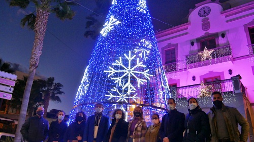 Adra recibe la Navidad con el encendido oficial de la iluminación