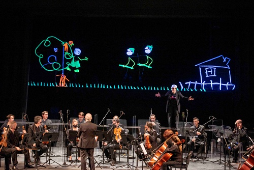 Música y títeres llenan de alegría el Auditorio con ‘Pedro y el Lobo’