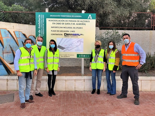 El Consorcio de Transporte mejora la parada de bus de Cabo de Gata