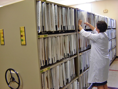 Hospital de Poniente impulsa la digitalización total de sus historias clínicas