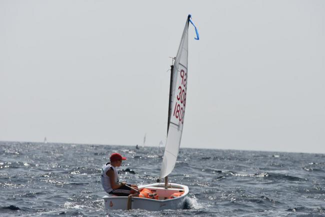 El Club Náutico de Adra organiza un curso de iniciación en la práctica de vela