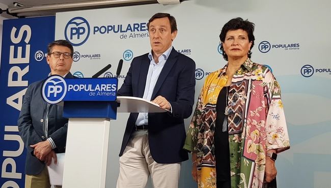 Hernando muestra su interés en seguir siendo portavoz parlamentario y califica a Ciudadanos de populista