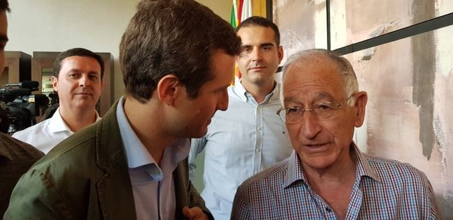 Casado también llena en Almería y convence a los más jóvenes del PP