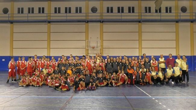 La Escuela Deportiva de Baloncesto presenta sus equipos con 180 alumnos