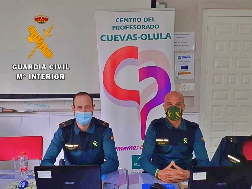 Charlas telemáticas de la Guardia Civil a varios colegios de Garrucha