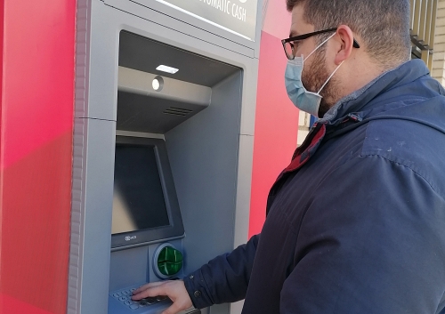 Correos instala un cajero automático en su oficina rural de Canjáyar