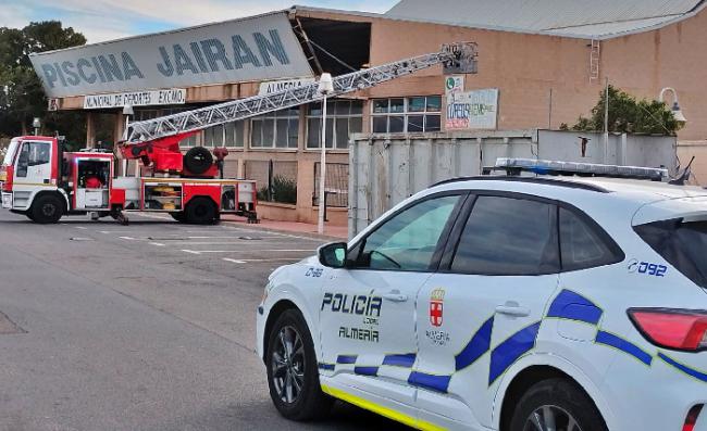 El viento provoca problemas en la antigua piscina Jairán