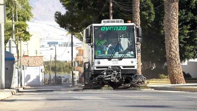 El Ejido refuerza la limpieza para el puente de diciembre y las fiestas navideñas