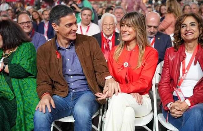 Sánchez defiende su liderazgo y un Gobierno limpio ante ataques y odio