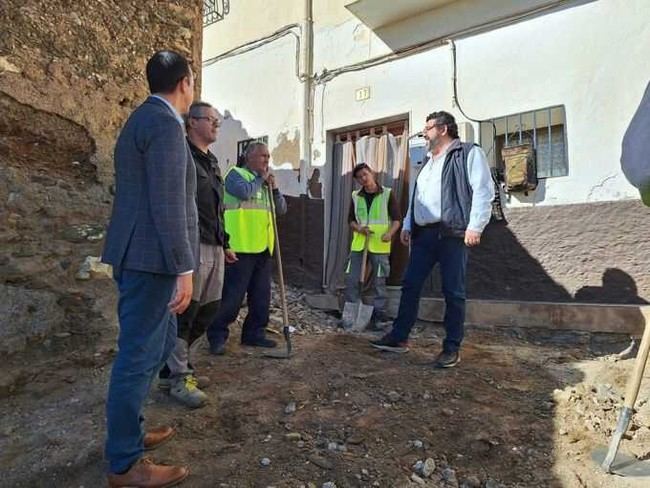 Martín supervisa obras del Programa de Fomento de Empleo Agrario en Fiñana