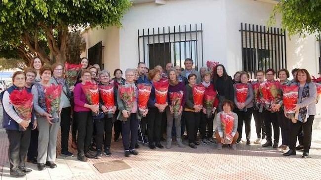 Manuel Cortés festeja la Navidad con estudiantes de talleres en Adra