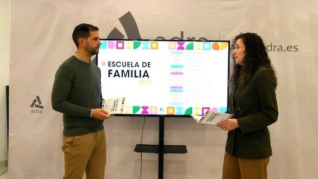 Adra lanza la Escuela de Familia 2025 con charlas gratuitas para padres