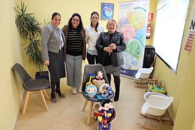 El Ejido recibe juguetes solidarios para niños en atención temprana