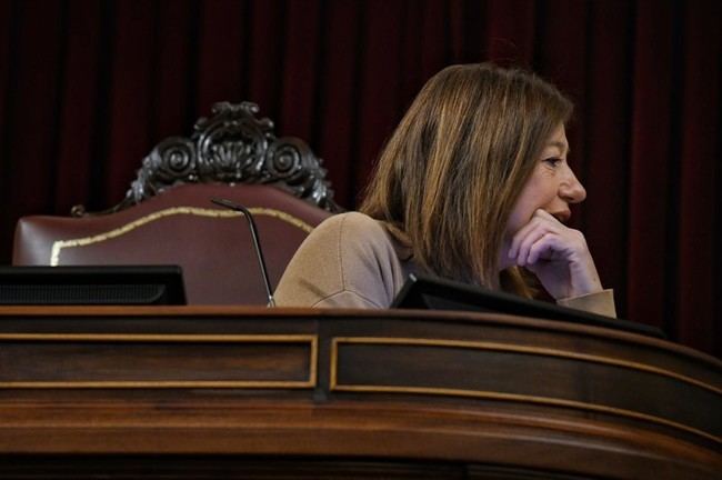 El Congreso permite registrar textos solo en lenguas cooficiales