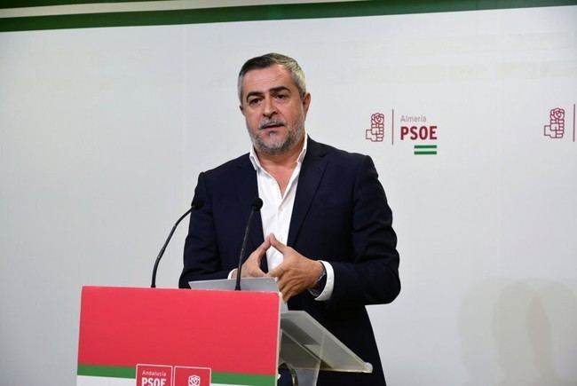 Lorenzo no desvela si seguirá liderando el PSOE de Almería