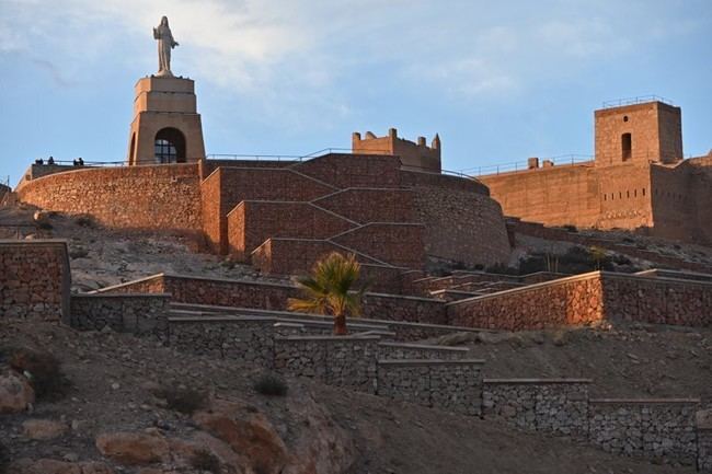 Seguridad privada en el Cerro de San Cristóbal para evitar vandalismo nocturno en Almería