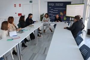 El Ejido organiza actividades para combatir la soledad en mayores durante las Fiestas de San Marcos y la Feria del Libro