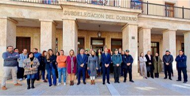 Minuto de silencio en Almería por víctima de violencia de género en Málaga