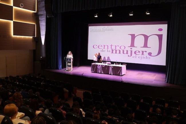 300 estudiantes de FP en El Ejido celebran el Día de la Mujer en la Ciencia con innovación agrícola