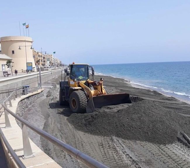 Estabilizar la playa de Balerma: ocho espigones y una escollera en lugar de extracción de arena