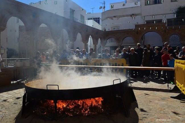 Mojácar celebra el Día de Andalucía con música y una paella solidaria