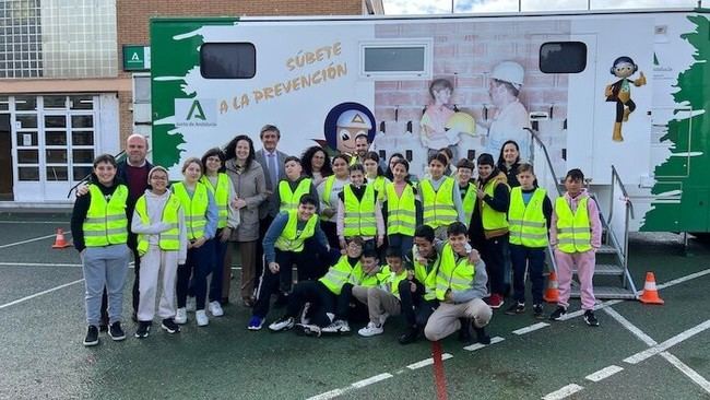 La unidad móvil de prevención visita el CEIP Abdera en Adra