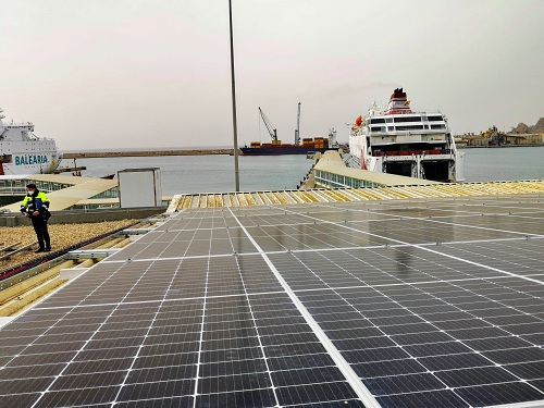 Instalan un planta solar en la Estación Marítima del Puerto de Almería