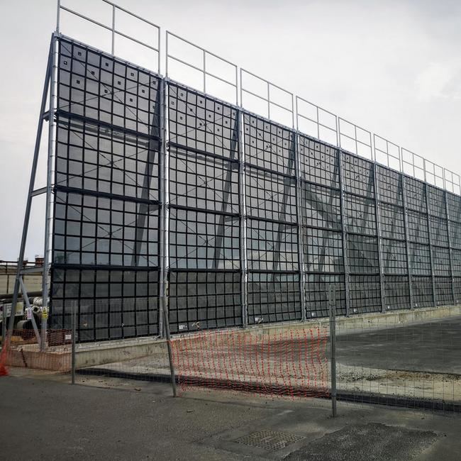 Avanza la instalación de las pantallas atrapa-polvo del Puerto de Almería