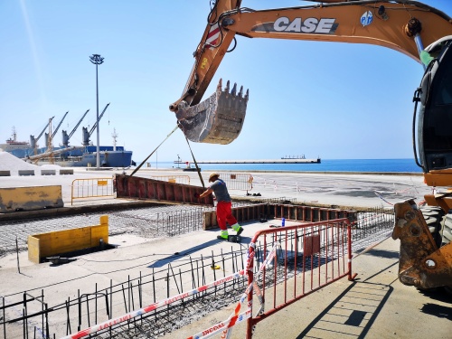 Avanzan la instalación de dos estaciones lava-ruedas en el Puerto de Almería