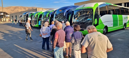 El crucero Seven Seas Splendor visita Almería con 300 pasajeros de EE UU y Reino Unido