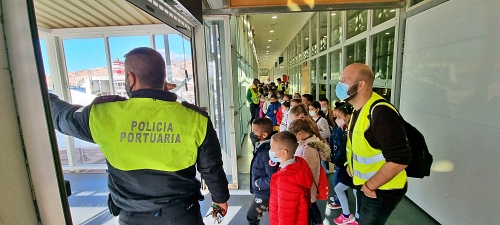 El colegio ‘La Venta del Viso’ de La Mojonera, de excursión en el Puerto de Almería