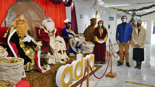 Los Reyes Magos se reencuentran con Adra para repartir ilusión