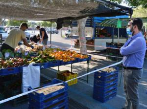 Los mercadillos de Almería mantienen la apertura de alimentación