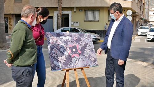 Una rotonda regulará el tráfico en el cruce entre la Avenida Mediterráneo y Camino del Ingenio en Adra