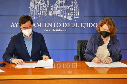 Ayuntamiento de El Ejido y Cáritas Koopera Almería renuevan su colaboración